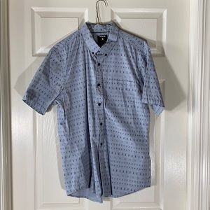 Light blue pattern men’s short sleeve button down